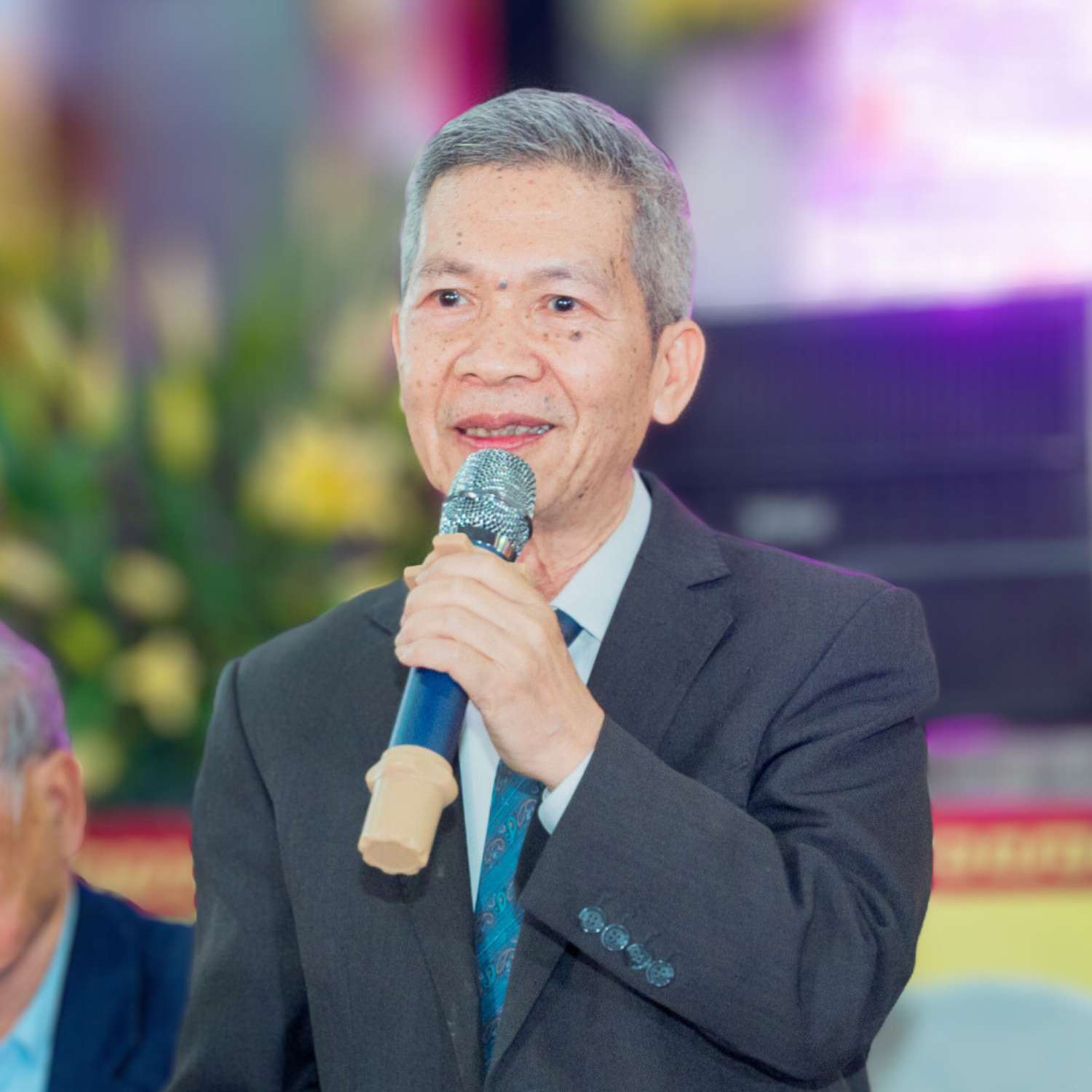 Professor Nguyen Hung Hau